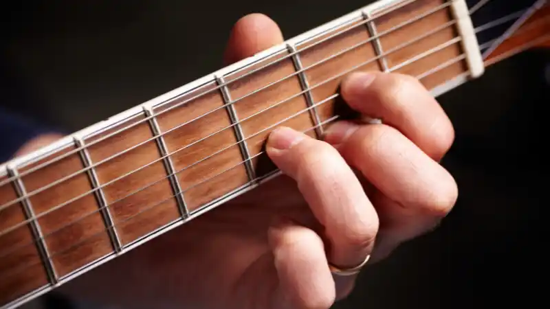 3 Morceaux Faciles à la Guitare avec 3 Accords