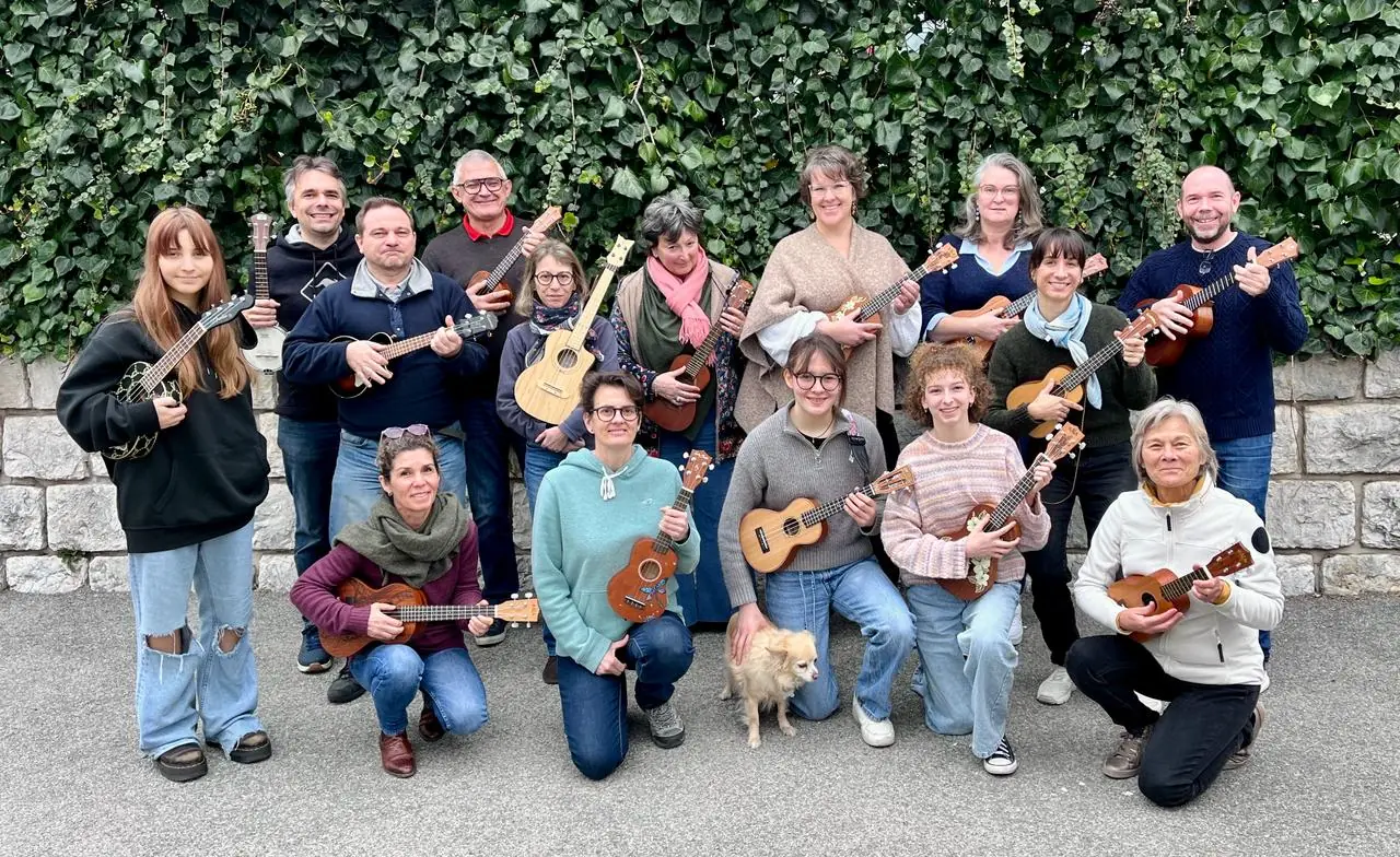 Photo de groupe des participants au stage d'ukulélé de Grasse — Musique Facile
